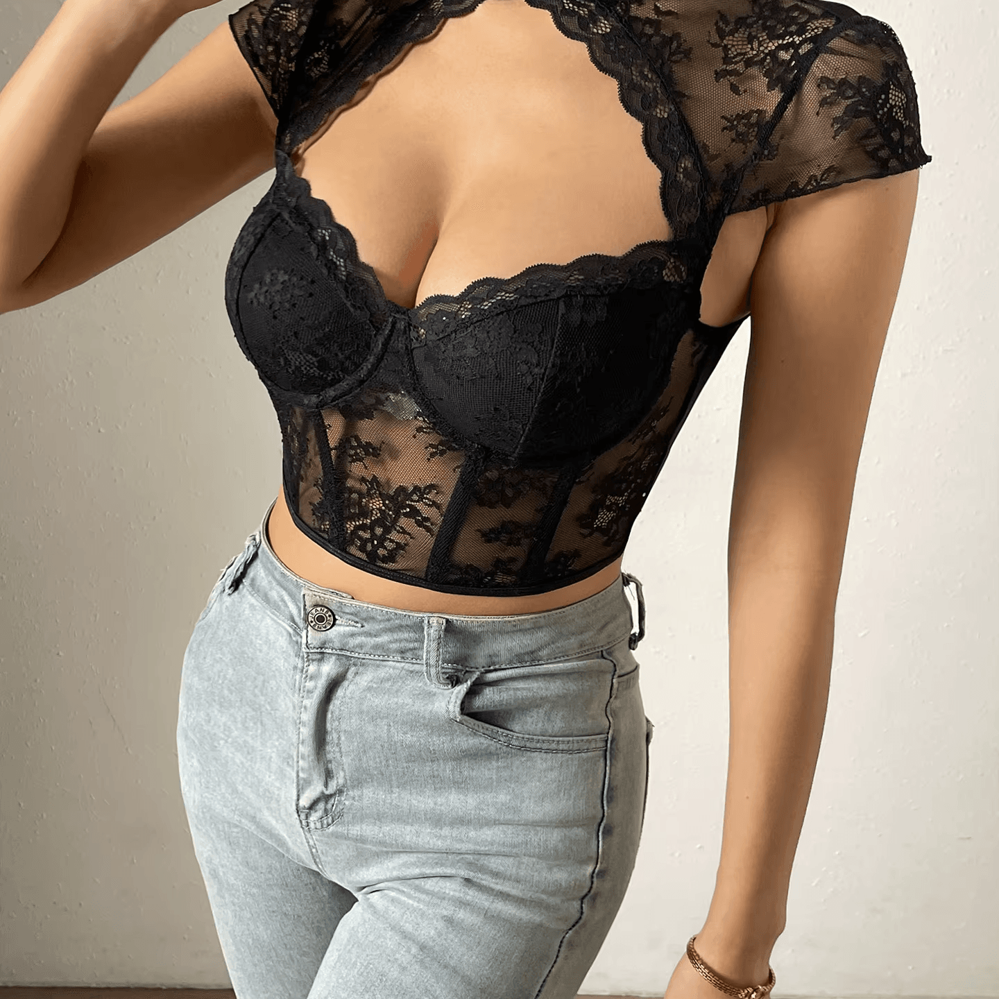 Top de encaje con cuello bordado estilo coreano y apertura en V